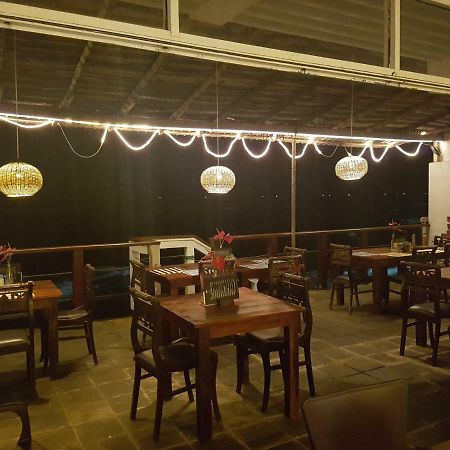 Coral Seas Beach Hikkaduwa Extérieur photo