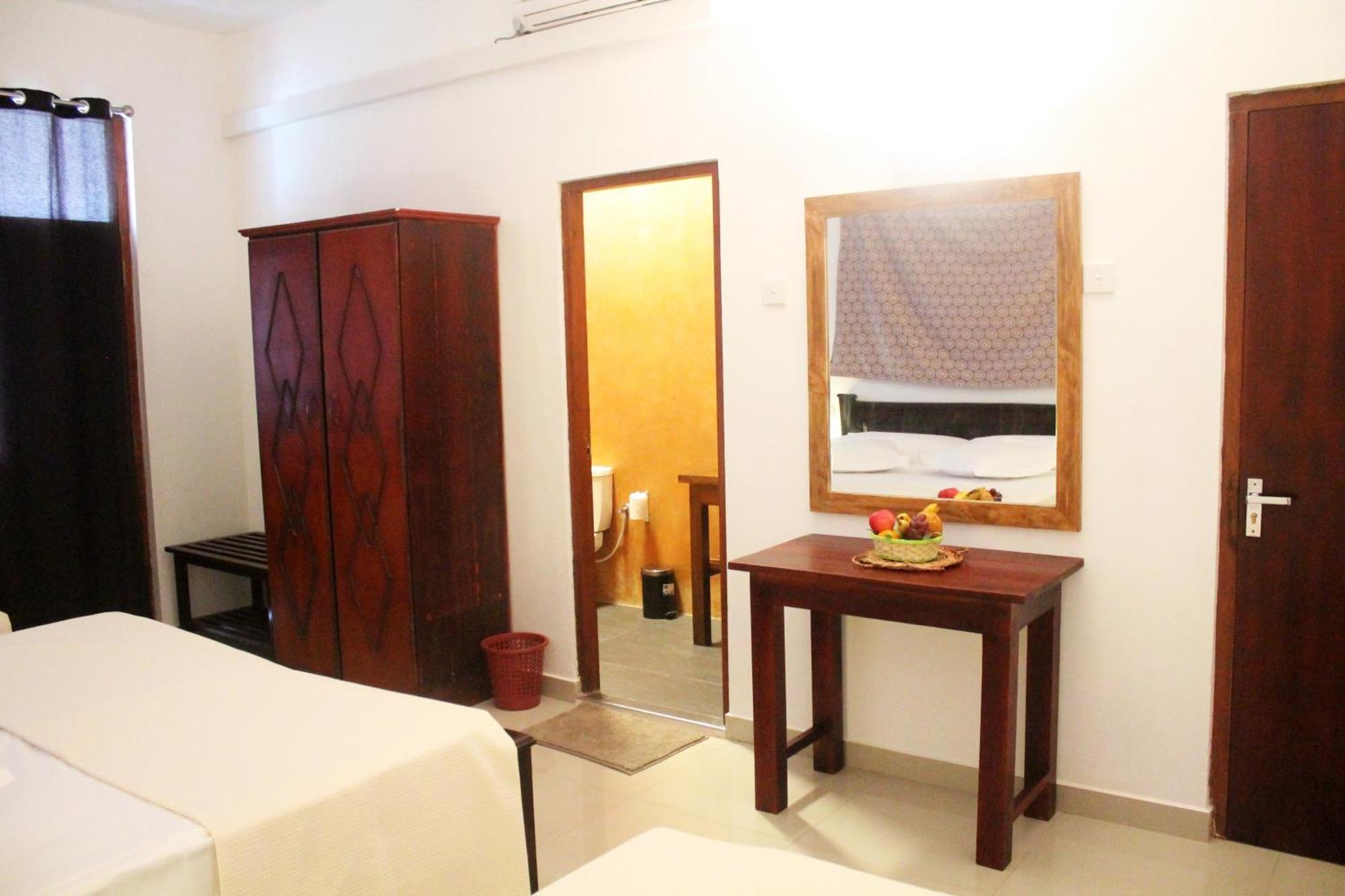 Coral Seas Beach Hikkaduwa Chambre photo