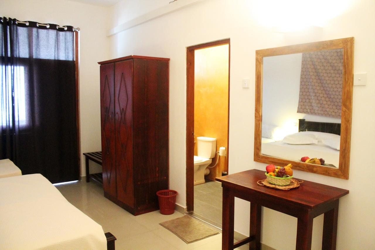 Coral Seas Beach Hikkaduwa Extérieur photo