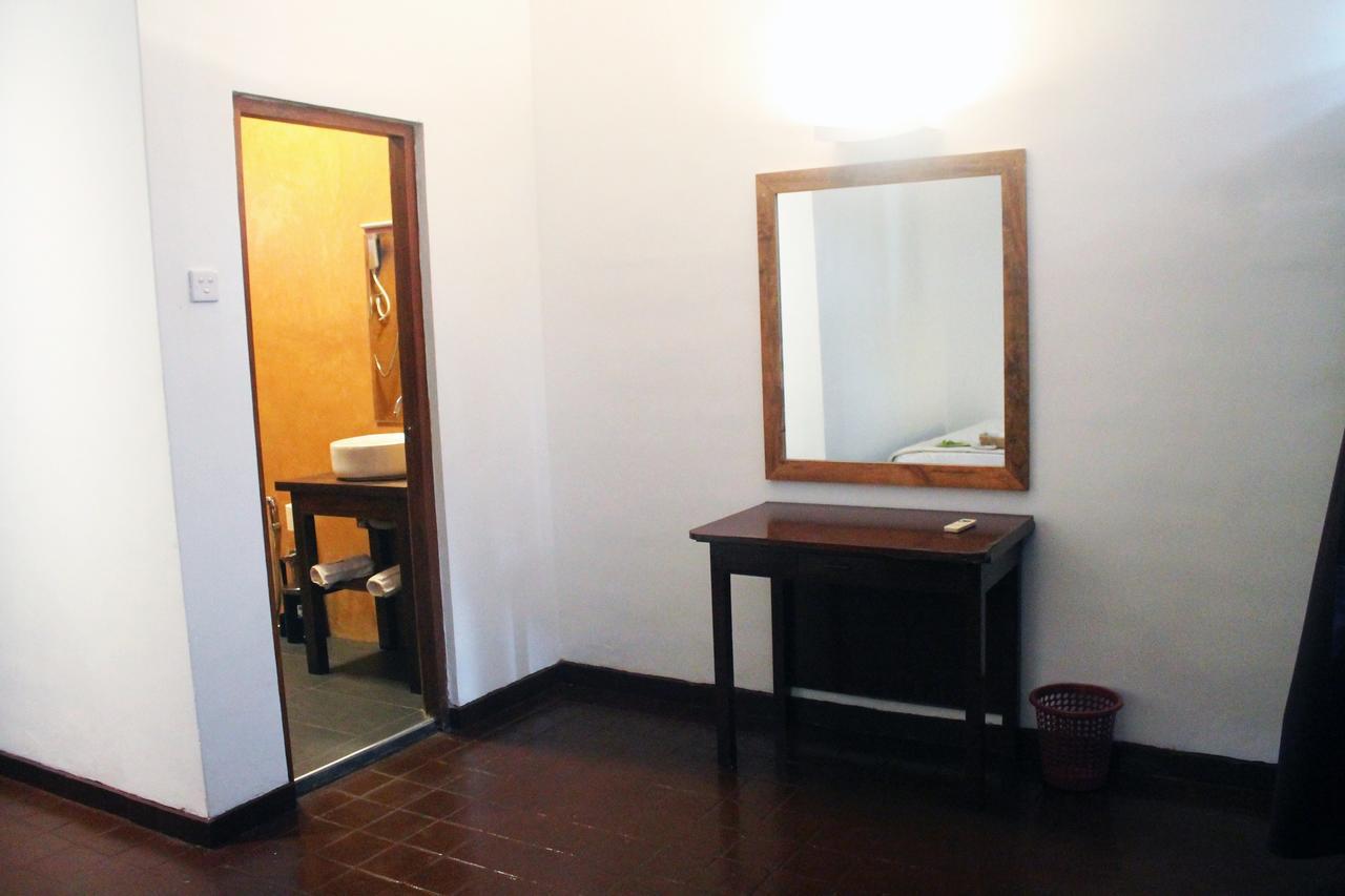 Coral Seas Beach Hikkaduwa Extérieur photo