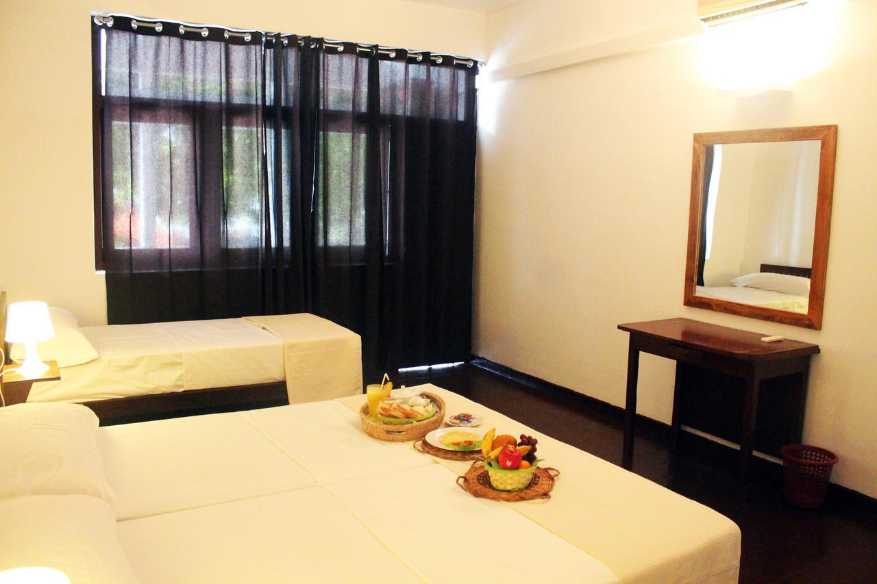 Coral Seas Beach Hikkaduwa Extérieur photo
