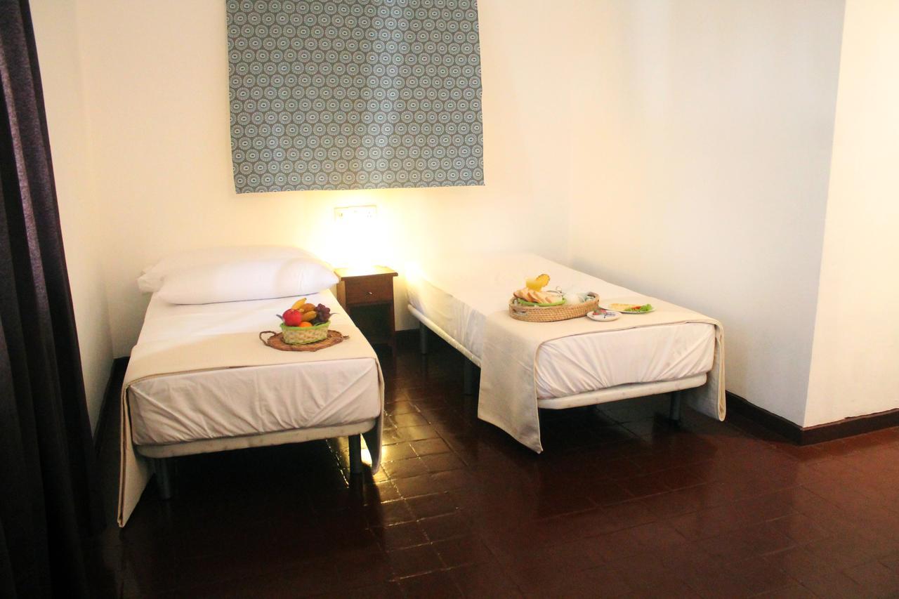 Coral Seas Beach Hikkaduwa Extérieur photo