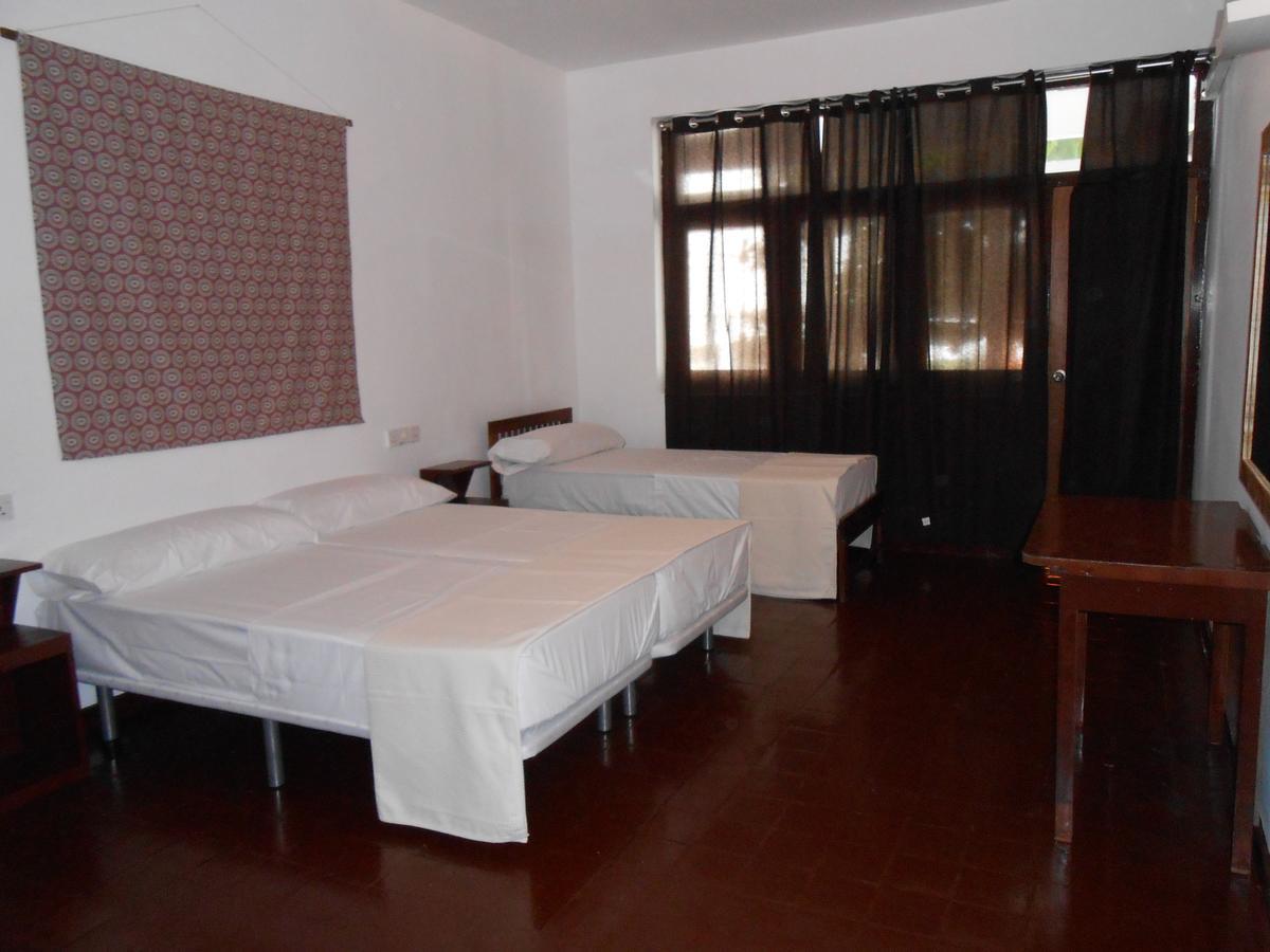 Coral Seas Beach Hikkaduwa Extérieur photo