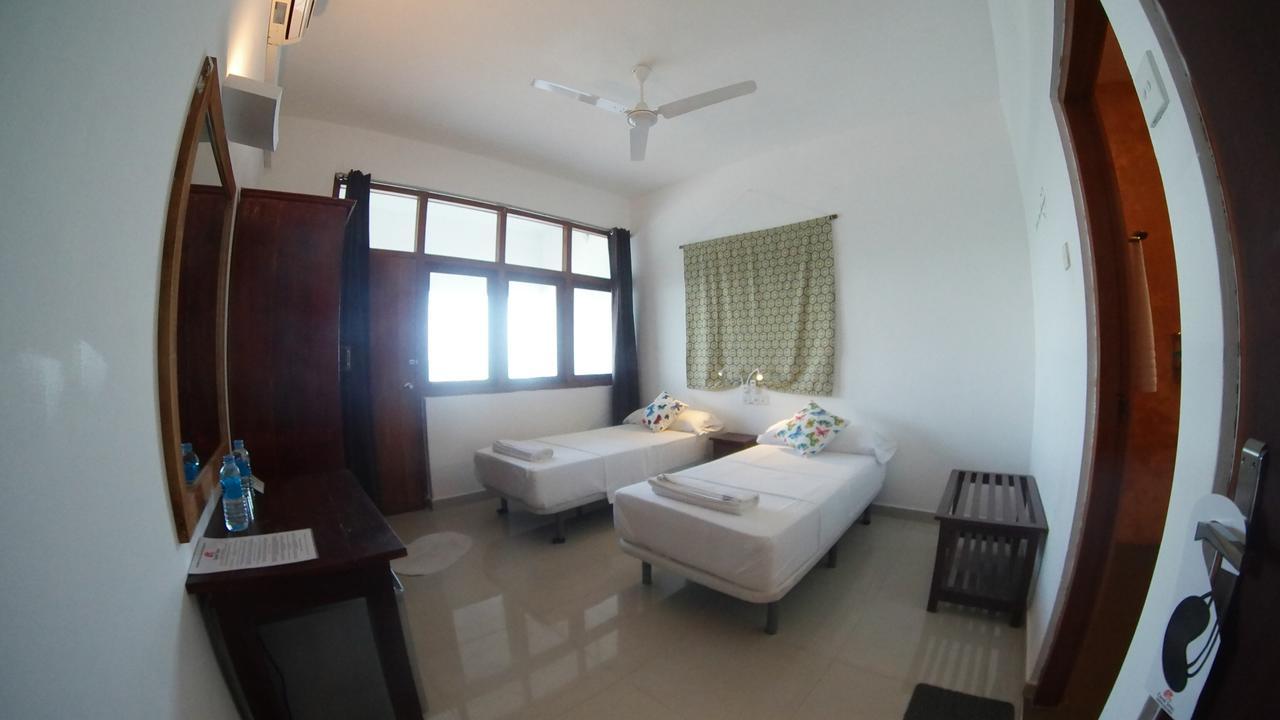 Coral Seas Beach Hikkaduwa Extérieur photo