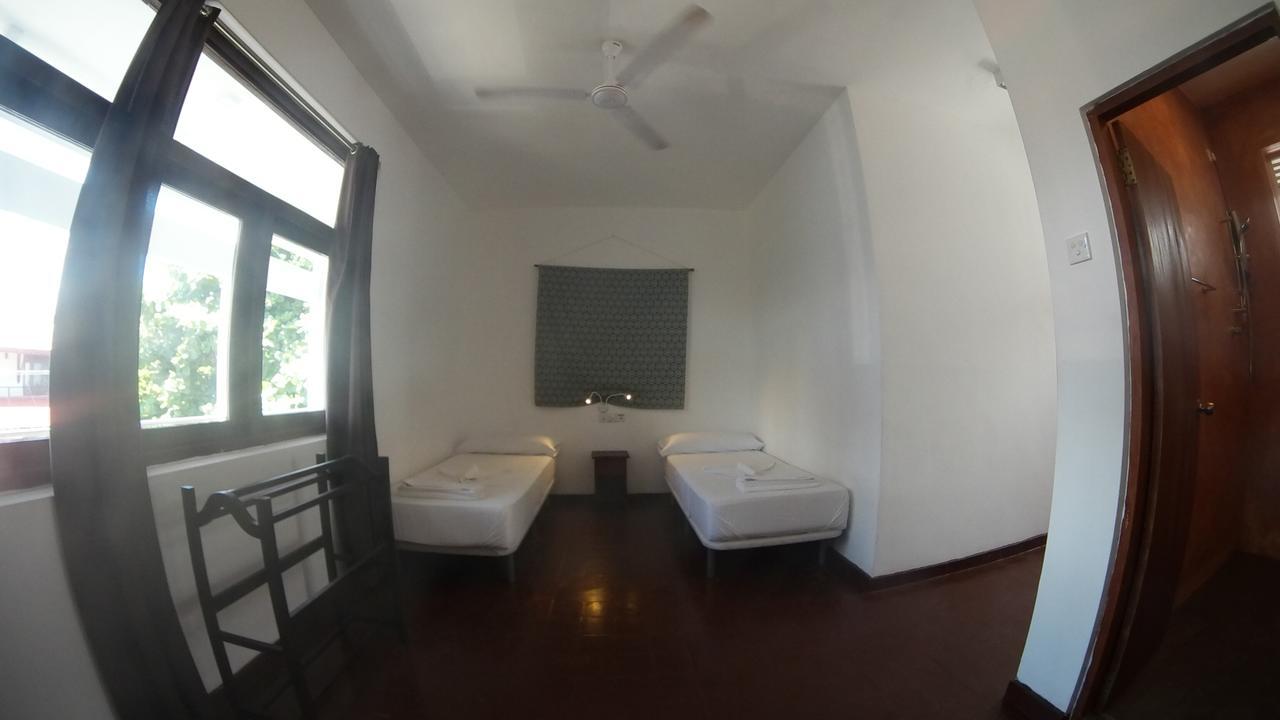 Coral Seas Beach Hikkaduwa Extérieur photo